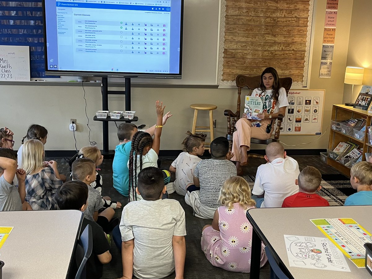 BPeatrowsky's tweet photo. New teachers in CB were engaging students in building relationships, routines, and expectations! #LevelUpCB   #southendpride https://t.co/gRfxl5GRqO