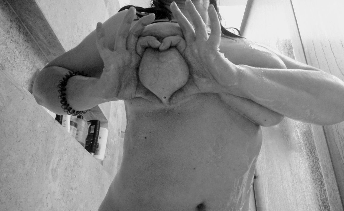 Liv_OF_'s tweet photo. Good night love!
#tittytuesday #MartesDeTetitasBonitas 
https://t.co/0rypTBSEhW https://t.co/WTumTiVP1E