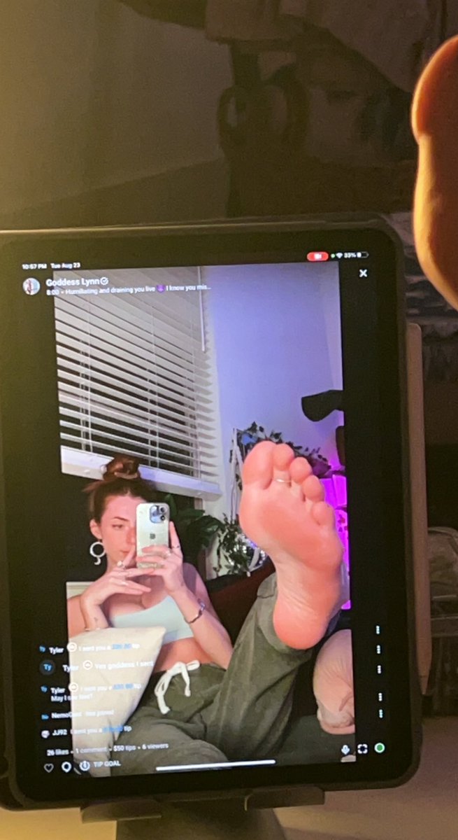 Lynn🦋 on Twitter: "Time to get drained by my soles http://Onlyfans/goddess_lynn"