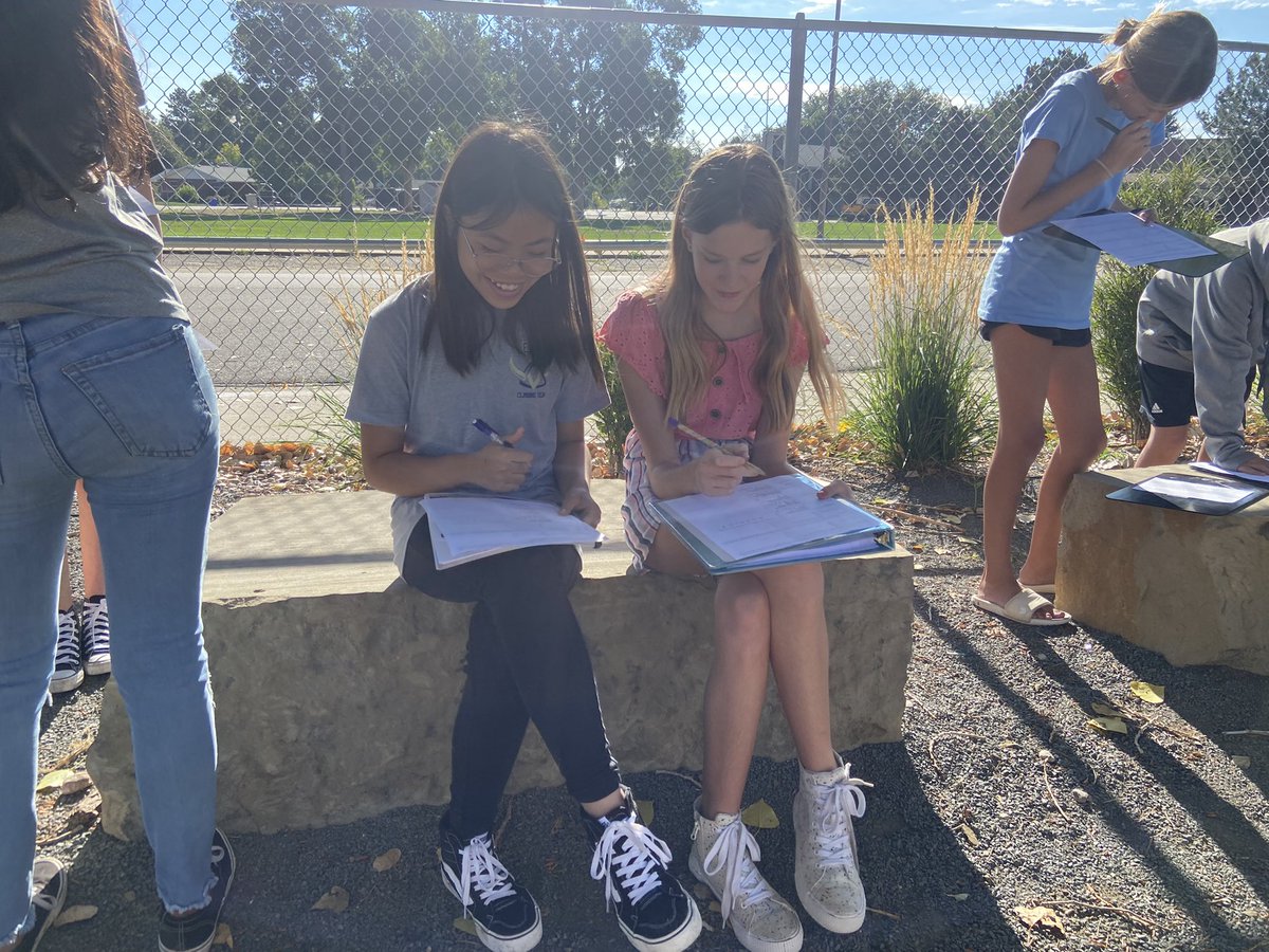 LesherScience's tweet image. Collaboration in the outdoor classroom! @Lesher_MS #sciencerules #BackToSchool