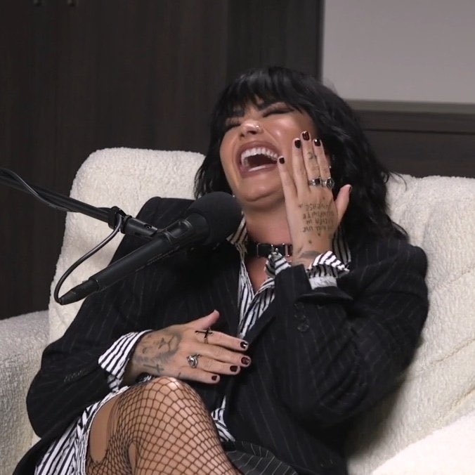 lovatoxcamilax's tweet photo. I can hear this https://t.co/4MAleHIKcl