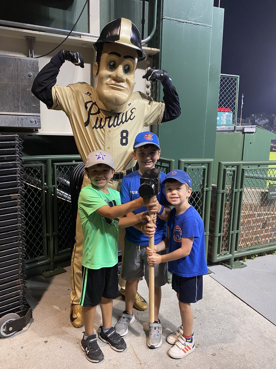 mindiglo's tweet photo. You just never know who you will run into at a @Cubs game.  @PurdueSports https://t.co/VTSnPPFwM4