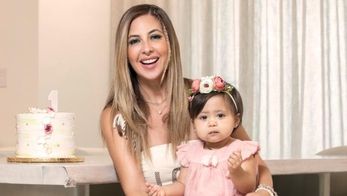 Telemundo's tweet photo. Con pastel y en familia celebramos el cumpleaños de la pequeña #CapriBlu 🥳 Vía @hoydia (📸 #Eedenblanco) 👉https://t.co/DgxmKeQYGF

#Famosos https://t.co/6alM5FgasT