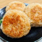 こんがり香ばしさがたまらない!旨味溢れる「だし味噌チーズ焼きおにぎり」。