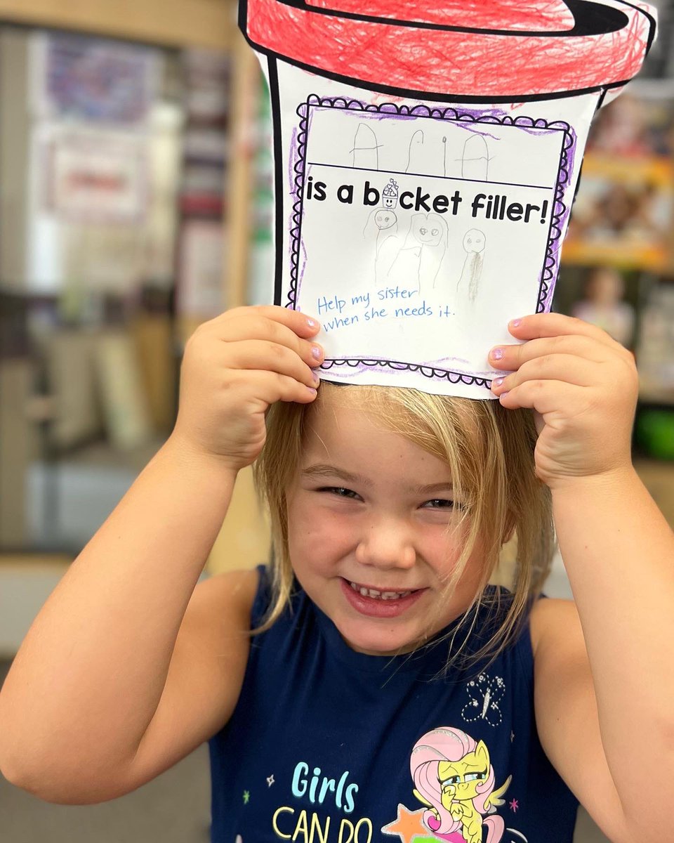 MissAs_Safari's tweet photo. If you need your bucket filled, these cuties π€© can help you! Everyone shared great ways for filling up someoneβs bucket! π#holdthevision #trusttheprocess #lisd1 @RiverRidgeElem
#howfullisyourbucket #kindergarten https://t.co/O5GPd6M5El