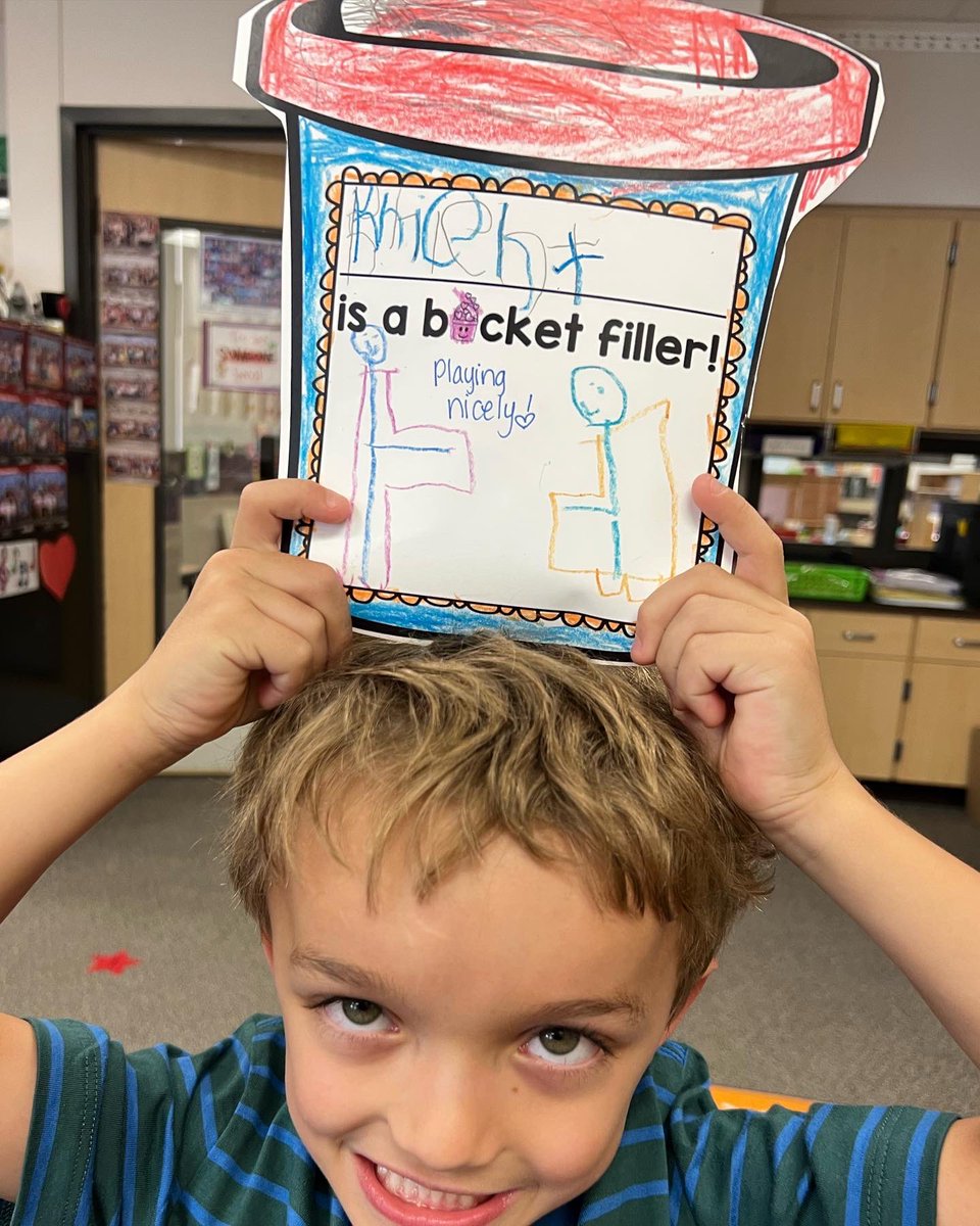 MissAs_Safari's tweet photo. If you need your bucket filled, these cuties π€© can help you! Everyone shared great ways for filling up someoneβs bucket! π#holdthevision #trusttheprocess #lisd1 @RiverRidgeElem
#howfullisyourbucket #kindergarten https://t.co/O5GPd6M5El