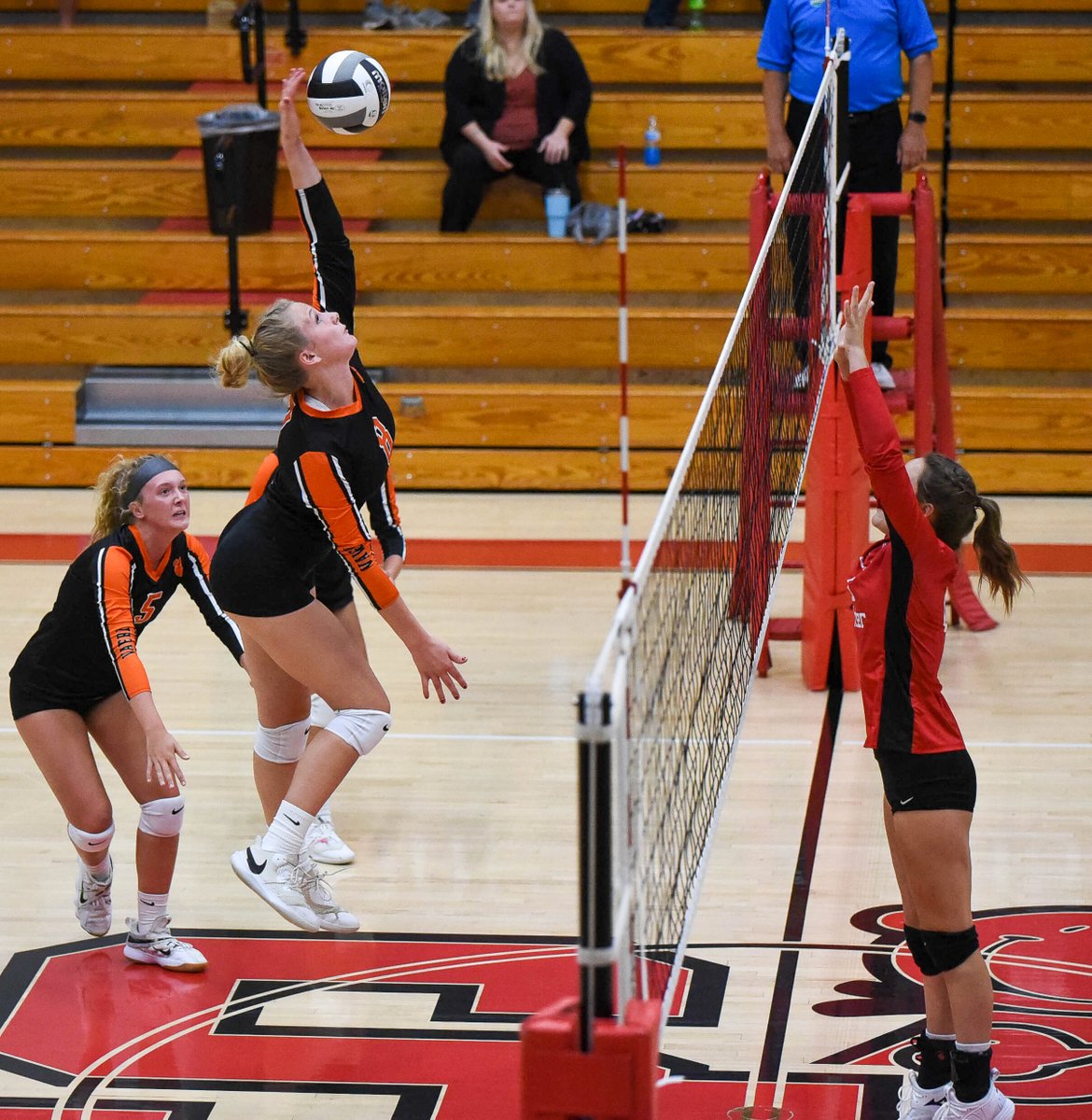 SOSAOhio's tweet photo. Take a look at 📸 from @BVLocalSchools and @wavtigersvball's matchup in SOC action on Tuesday.

FULL GALLERY: https://t.co/KAMiE5340O https://t.co/ab50kT1UpW