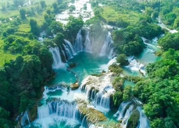 suxiaoxiao001's tweet photo. #waterfallchallenge Chongzuoโs Detian Waterfall is the largest transnational waterfall in Asia. When it merges with Ban Gioc Waterfalls in #Vietnam during the wet season, the view is spectacular.
#DatingChongzuo https://t.co/tQ6131dwDJ