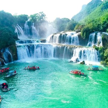 suxiaoxiao001's tweet photo. #waterfallchallenge Chongzuoโs Detian Waterfall is the largest transnational waterfall in Asia. When it merges with Ban Gioc Waterfalls in #Vietnam during the wet season, the view is spectacular.
#DatingChongzuo https://t.co/tQ6131dwDJ