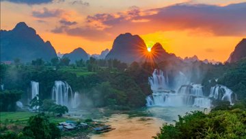 suxiaoxiao001's tweet photo. #waterfallchallenge Chongzuoโs Detian Waterfall is the largest transnational waterfall in Asia. When it merges with Ban Gioc Waterfalls in #Vietnam during the wet season, the view is spectacular.
#DatingChongzuo https://t.co/tQ6131dwDJ