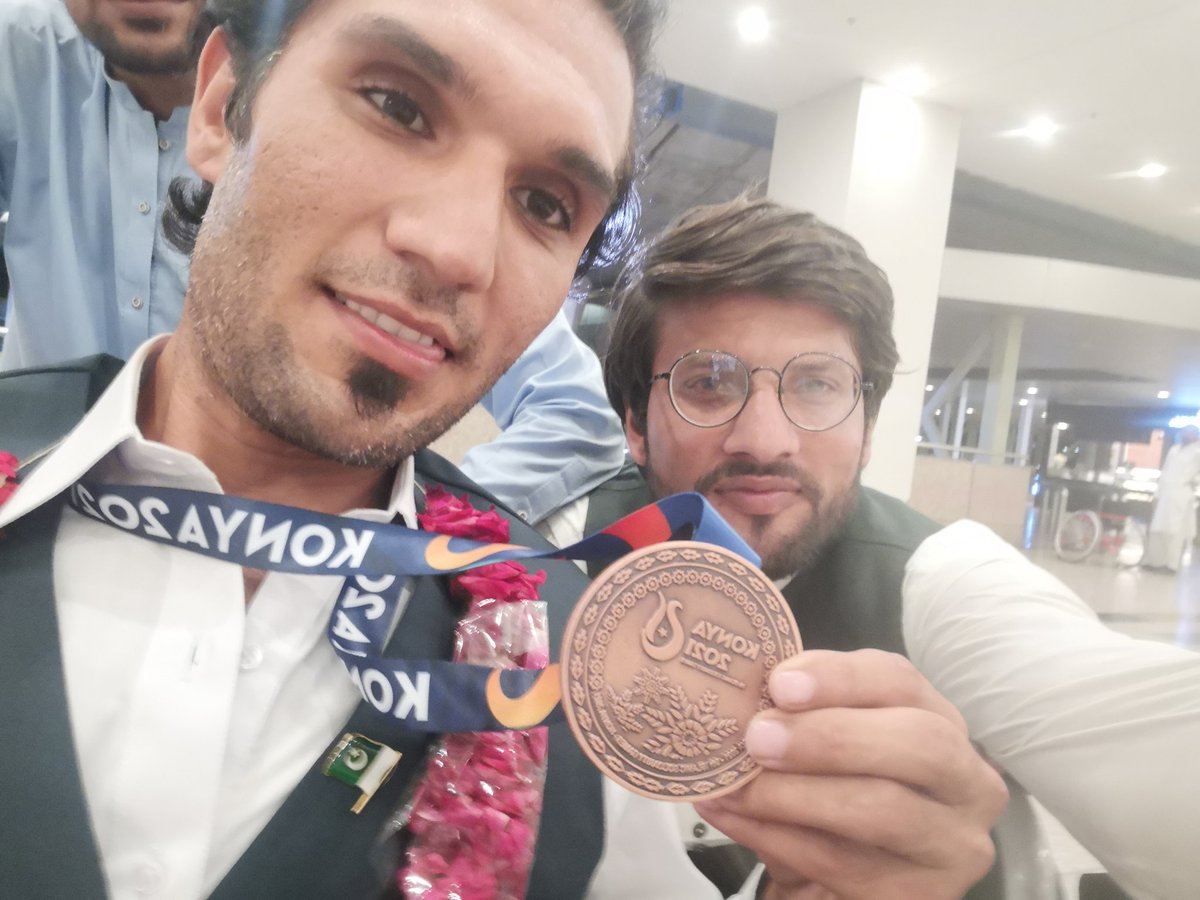 zabih__ullah's tweet photo. A great welcome for International wheelchair table tennis player @altafrx7  who represented Pakistan in Islamic games Turkey Konya. Altaf Ur Rehman won the bronze medal for Pakistan . Congratulations Pak .
#zabihthemotivation https://t.co/30pAb4SUhK