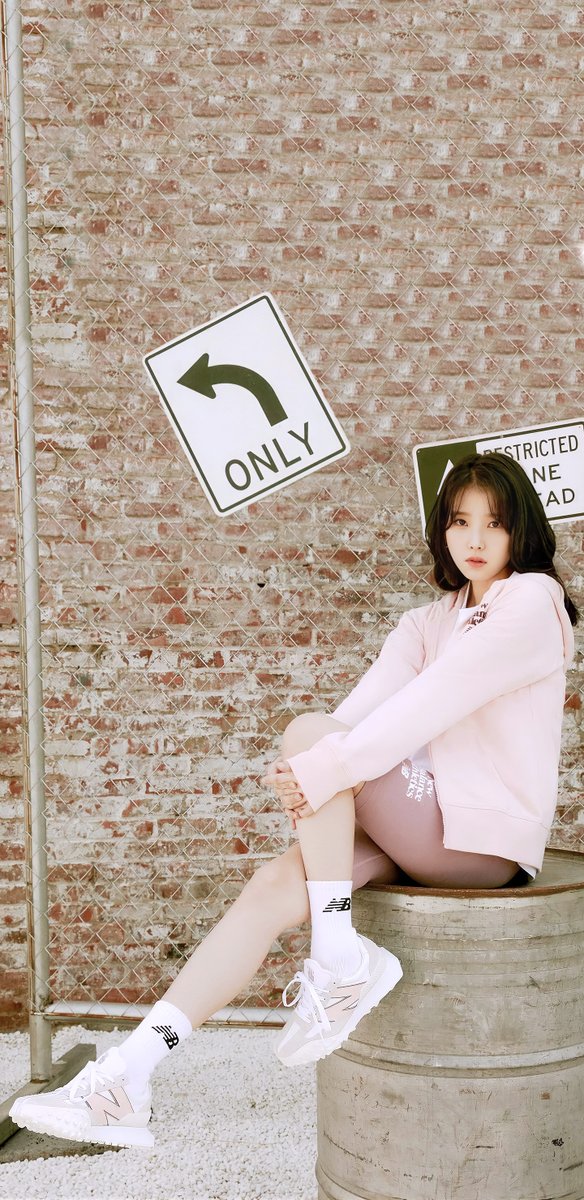 IUmushimushi's tweet photo. #IU #아이유 #IU_wallpaper 
for mobile 1440 x 2960 https://t.co/gpoXwtg2aX