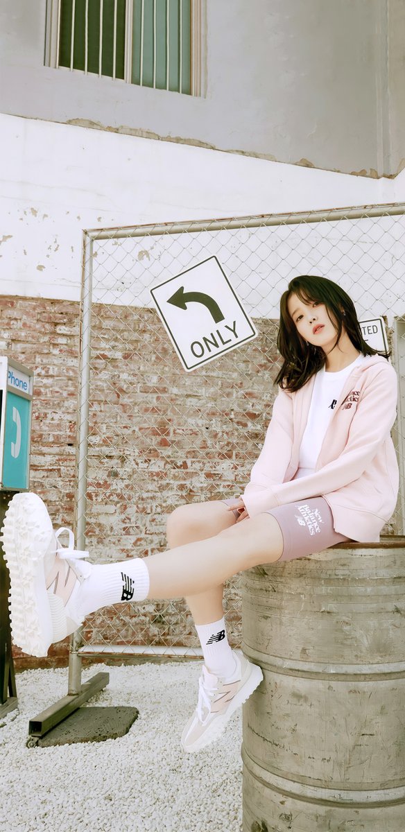 IUmushimushi's tweet photo. #IU #아이유 #IU_wallpaper 
for mobile 1440 x 2960 https://t.co/gpoXwtg2aX