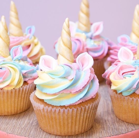forsomnia's tweet photo. ~ you’ve got a delivery: unicorn cupcakes and strawberry milkshake + carnations

to: @myloveminji 

from: @sugarytoxic
💌: "Dear evie cherry,I just wanted to remind you how much your loved and how amazing,kind,brave and strong you are as a person! + https://t.co/4EKSPsxsJ8