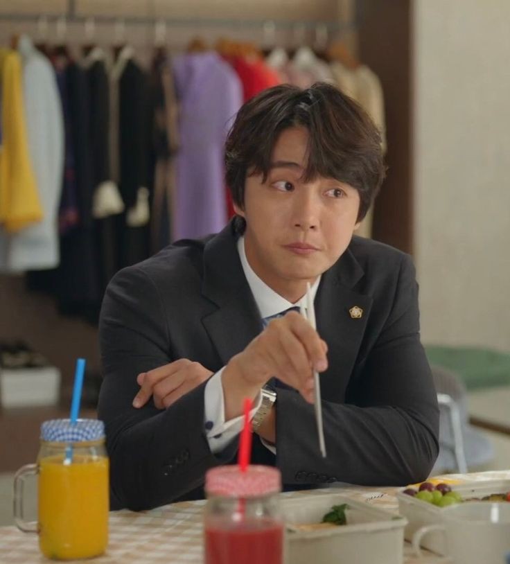 2YOONSHI's tweet photo. 🥢🧋

#윤시윤 #yoonshiyoon https://t.co/lJ0EVRtKqb