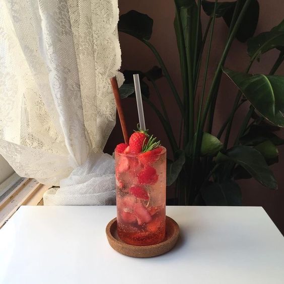 forsomnia's tweet photo. ~ you’ve got a delivery: vanilla cake and strawberry lemonade + lilies

to: @multisomnia 

from: anon
💌: "i know we messed up a lot and everything is out of balance. + https://t.co/z4dLIjnTCC