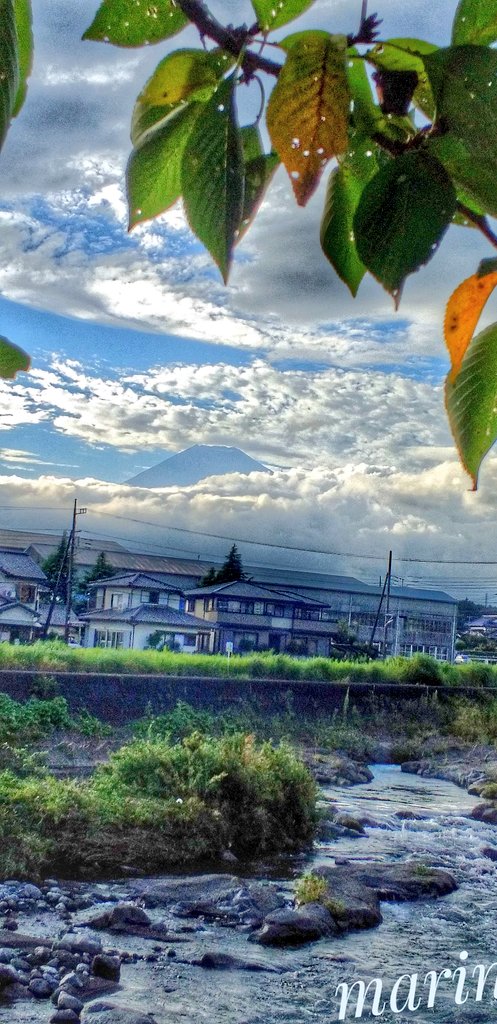 🗻富士山通信🗻 日中は まだまだ暑いね✨ 川流れの 涼しさを🍂🍂🌿 素敵な午後を🎵