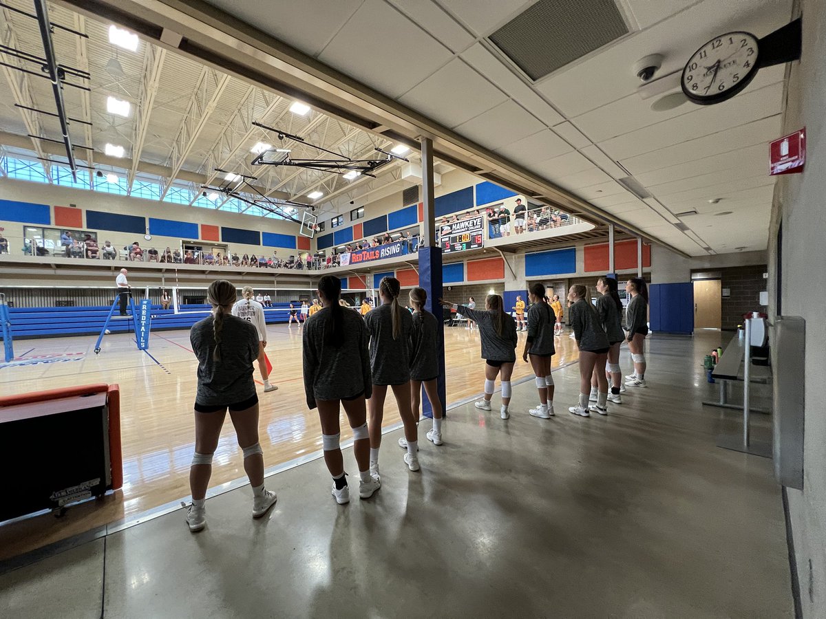 HempsteadVBall's tweet photo. Three teams supporting each other through 3 match WINS! Proud of the teamwork, grit and love that you guys have for each other. Keep grinding! https://t.co/ibak6mLhmV