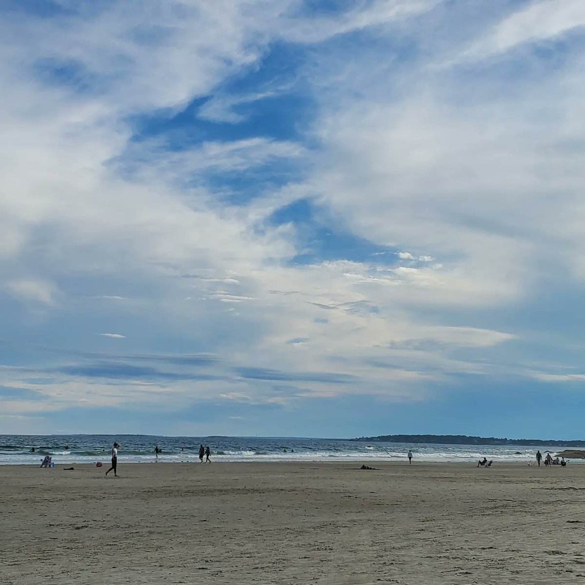 dturgeon's tweet photo. Surfers, sand, and a really nice home under construction #acdf #recovery #weekthree #lifeinmaine #ithoughtisawmysurgeon #higginsbeach https://t.co/BTkrbe2qnw