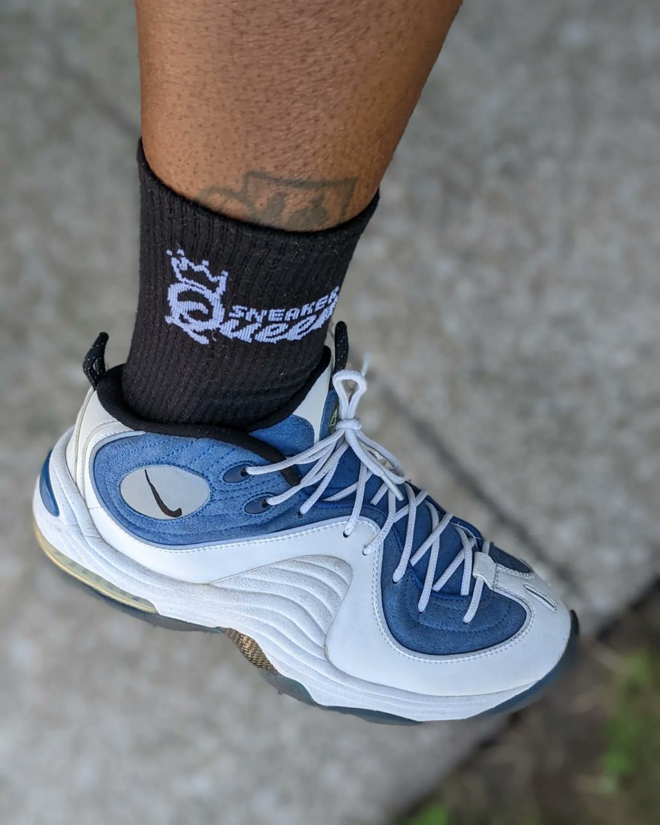 amcmath04's tweet photo. Tuesday! #KOTD #Nike #PennyII #AtlanticBlue #2009 #ashwithkicks #soleangles #queensofsole #shoessofresh #thesolefirm #respectherstyle  #wearyoursneakers #girlwholovessneakers #yoursneakersaredope 

Shoes @nike @iam1cent https://t.co/0Ld0s0nCCT