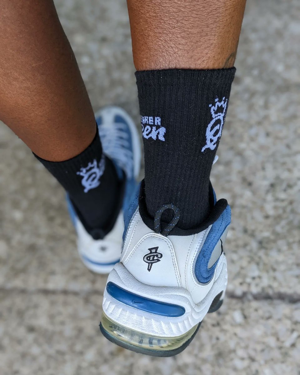 amcmath04's tweet photo. Tuesday! #KOTD #Nike #PennyII #AtlanticBlue #2009 #ashwithkicks #soleangles #queensofsole #shoessofresh #thesolefirm #respectherstyle  #wearyoursneakers #girlwholovessneakers #yoursneakersaredope 

Shoes @nike @iam1cent https://t.co/0Ld0s0nCCT