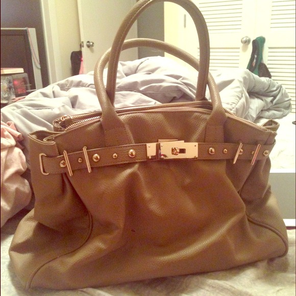 ChaiTeaQueen's tweet photo. So good I had to share! Check out all the items I'm loving on @Poshmarkapp from @NataLici0uSs #poshmark #fashion #style #shopmycloset #spoiled #francescascollections #charlotterusse: https://t.co/mB3IQdOqDF https://t.co/07WYDswq4i