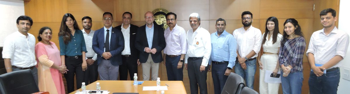 IndoGerman's tweet photo. Director General of the Indo-German Chamber of Commerce, Stefan Halusa, visited @GCCIAhmedabad on the 17th of August, 2022.
Discussions primarily focused on Corporate Supply Chain Due Diligence and on strengthening #IndoGermanTrade in the region.
#PartnerForIndoGermanTrade https://t.co/oW7HeJRLzo