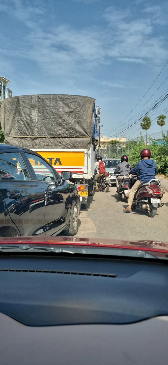 Being_Satish's tweet photo. Heavy jams on pipeline road, bridge is not getting extended despite multiple pleas from residents in the vicinity. To top it heavy vehicles ply at all times, please intervene and help us. @KTRTRS @kp_vivekanand @MinisterKTR https://t.co/bZnwfjXWTL