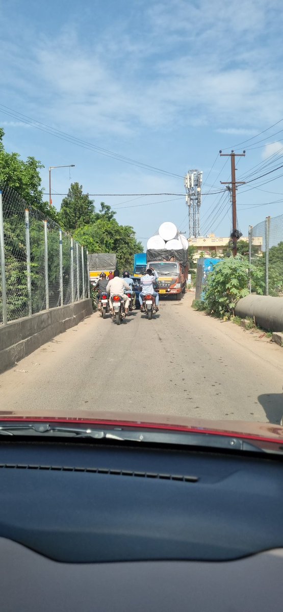 Being_Satish's tweet photo. Heavy jams on pipeline road, bridge is not getting extended despite multiple pleas from residents in the vicinity. To top it heavy vehicles ply at all times, please intervene and help us. @KTRTRS @kp_vivekanand @MinisterKTR https://t.co/bZnwfjXWTL