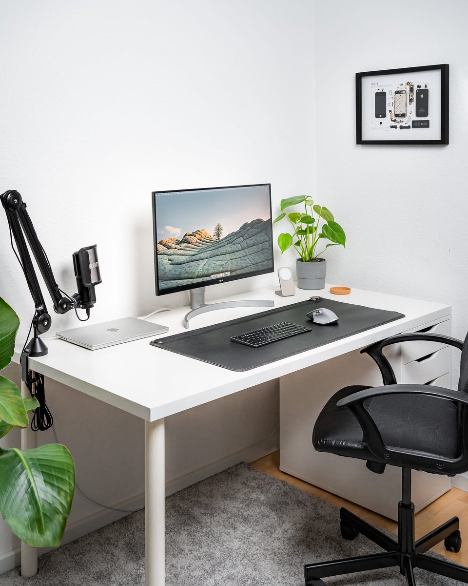leegenki's tweet photo. WorkspacesはRyan Gilbertが立ち上げたクリエイティブな人たちのデスクセットアップを紹介しているサイト。様々なクリエイターのデスク周りのガジェットやツールを紹介してくれているのが嬉しい

https://t.co/hVozUOMWPy https://t.co/kewdj91tuJ