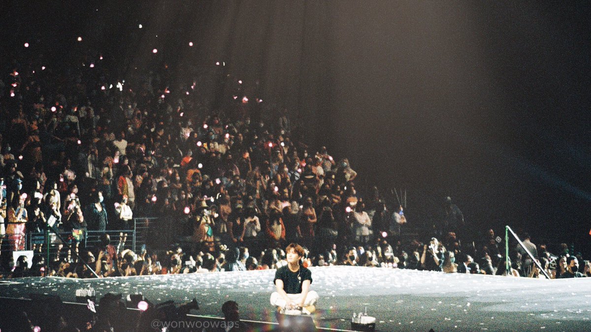 wonwoowaps's tweet photo. 220814 우리 디니또♡

i captured this beautiful moment of our dinito admiring all the carats in the crowd🥹💕

ps: i’m posting my thread of film photos tmrw. i just had to post this tonight bc i love it so much &amp; it’s dino’s first night back!

📍oakland
🎞 portra 800 https://t.co/rkGEJC0DIg