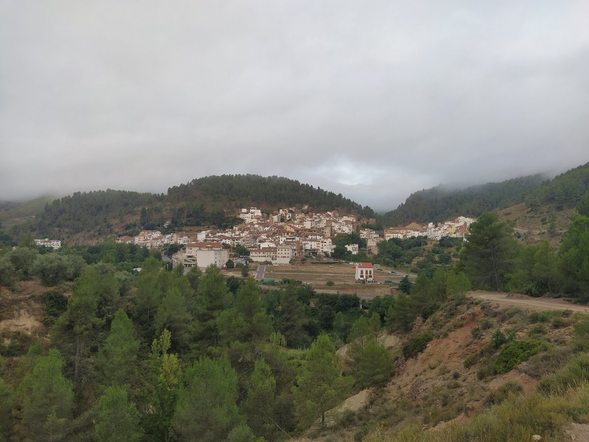 trinasal's tweet photo. @apuntoratge Montán, a l'Alt Millars, amaneixia ple de boira. Trini Navarro https://t.co/xfKrpe5rw1