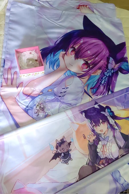 この間暁音ちゃんから抱き枕カバーとか届いたーーーそれとは別に個人的なプレゼントにカワウソの髪留めもらいましたすっごい可愛い!全部すっごい可愛い!!ありがとーーー☆*:.。. o(≧▽≦)o .。.:*☆ 
