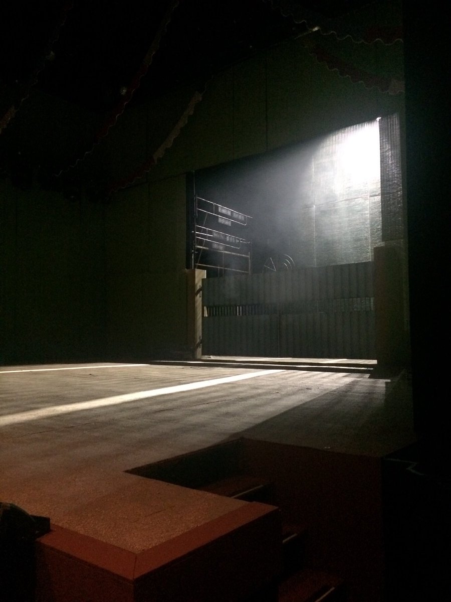 netty_french's tweet photo. 3.5 hours of mesmerising theatre and its echoes are still clattering in my soul #CountingandCracking @BirminghamRep https://t.co/lbrKUQEgyW