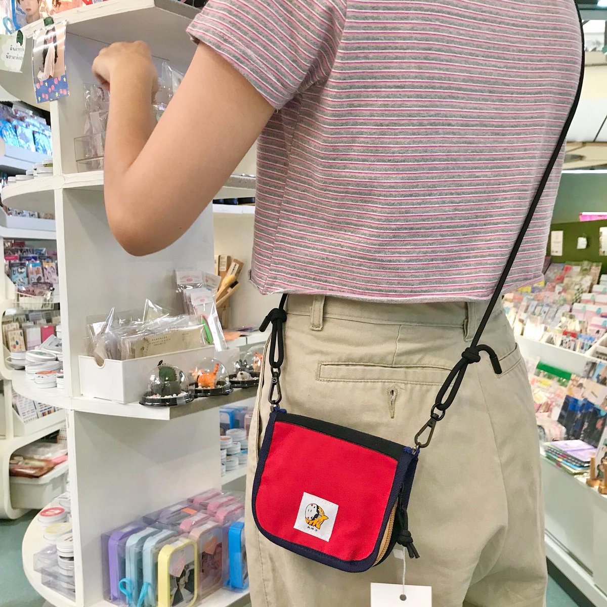 jackfruitsaurus's tweet photo. Tiger Wallet 680฿ 🐯✨🫶🏻💖
กระเป๋าสตางค์ จาก @ngd_goods ✨🫶🏻
สามารถสะพายหรือถอดสายใช้เดี่ยวๆก็ได้ดีสุดๆไปเลยยย🥹
ทำจากผ้าไนลอน กันน้ำได้ เหมาะกับหน้าฝนตอนนี้มาก🌧
มีช่องให้ใส่เยอะมาก ทั้งแบงค์ บัตรต่างๆและมีช่องใส่เหรียญด้วย✨
มีให้เลือก 6 สีนะคับ (แดง/น้ำตาล/เหลือง/ดำ/ม่วง/ส้ม) https://t.co/dsIRhlBQhj