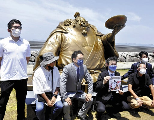 livedoornews's tweet photo. 【試算】ルフィ像だけでも経済効果は年27億円か、熊本復興のシンボルに
https://t.co/rHRmoFZAZR

7月にはジンベエ像の除幕式が行われ、"麦わらの一味"全10体が揃った。県庁に置かれたルフィ像だけで、19年に5万5千人が来訪したと推計され、宿泊や飲食などの経済効果は26億7千万円に上ったとの試算も。 https://t.co/i4kSACBahu
