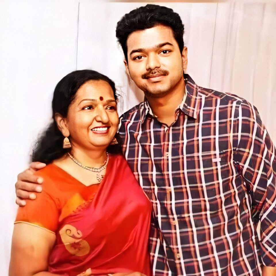 Wishing Shoba Amma the Happiest Birthday ❤️

#Varisu <a href="/actorvijay/">Vijay</a>