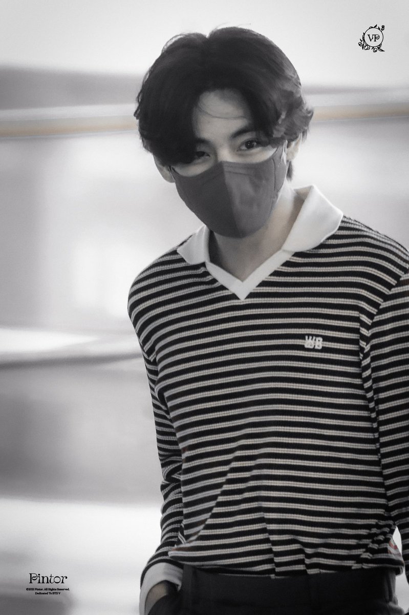 V_Pintor__'s tweet photo. 「HD」220824 ✈️  #태형 #TAEHYUNG #BTSV #KimTaehyung #BTS   @BTS_twt https://t.co/MBP9vnNkP5