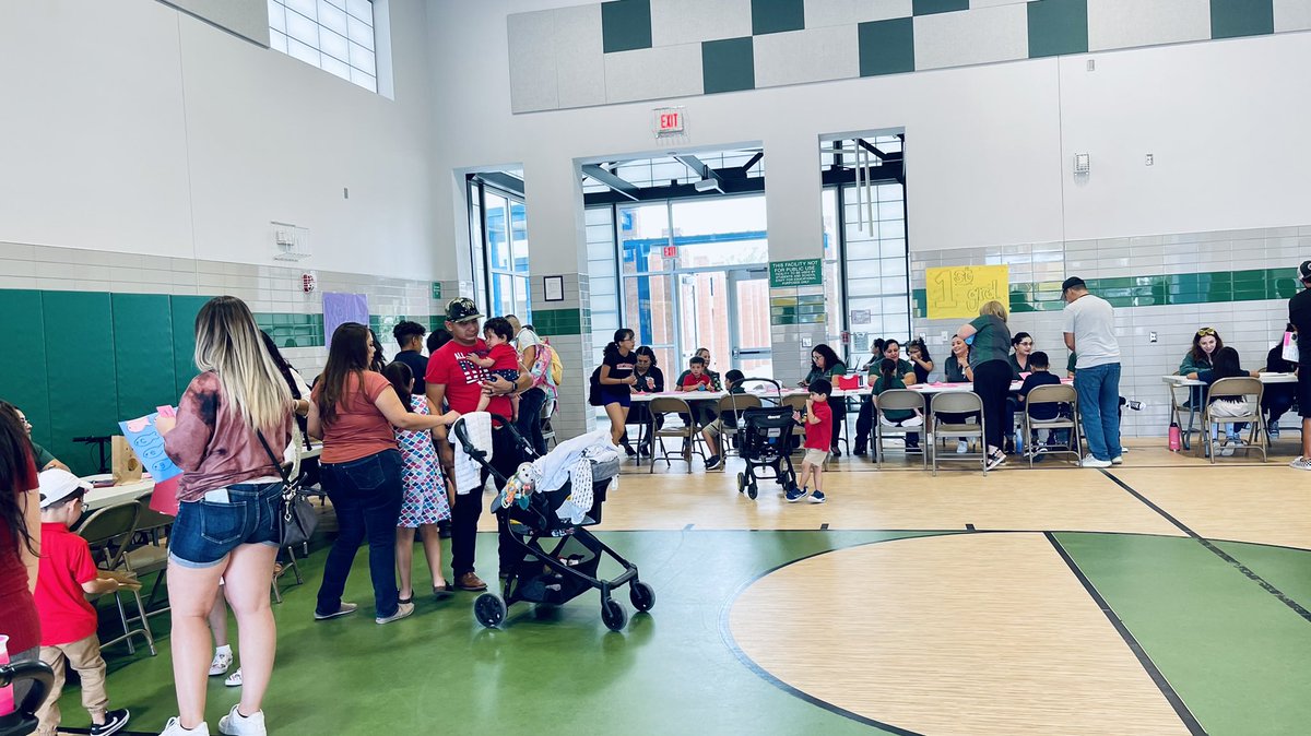 Our Hive was buzzing with love for books! 📚 First Family Literacy Night of the school year! 🐝 #ReadersBecomeLeaders #LiteracyNight #BeTheLight #booklovers