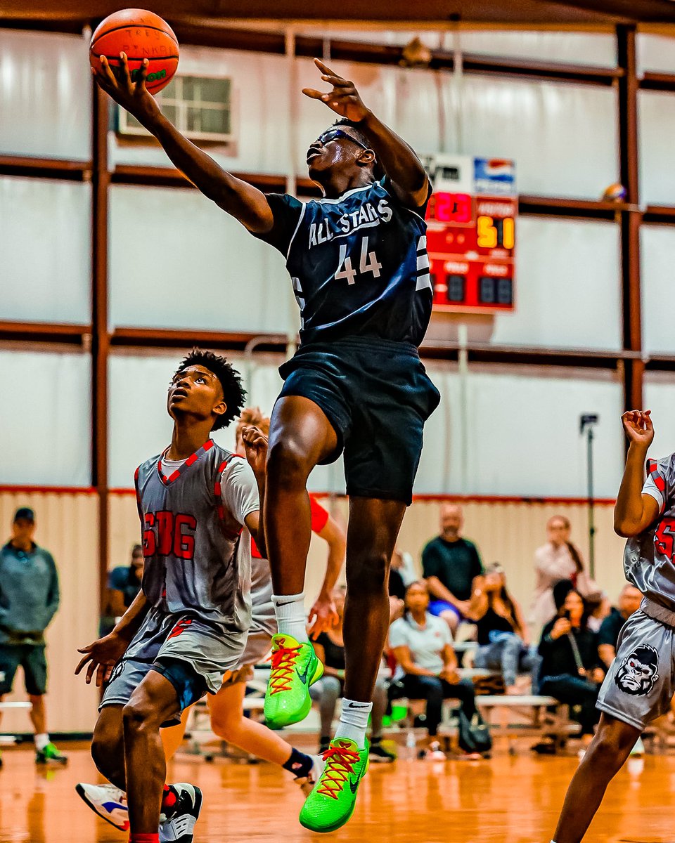 4CalebJordan's tweet photo. Fortunate to receive an invite to the @RcsSports Rucker On Wood open gym. Thanks @djones8301 for the recognition Thanks @dawsonhoops @tj_ford @coachtimford @HolbrookHoops22 and @myronthasho for preparing me. @GDayHoopScout @4YFilms @roberthatter @AnalyticalCoach #ROW https://t.co/5btrns9kBv