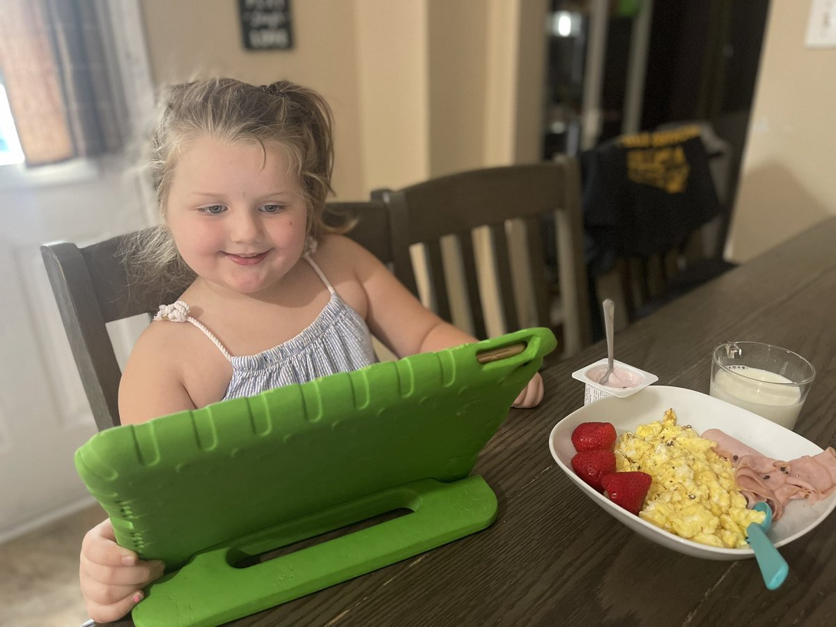 TracyMurphy101's tweet photo. Someone needs to stop growing soooooo fast 😣🥹 https://t.co/JT04JkOomx
