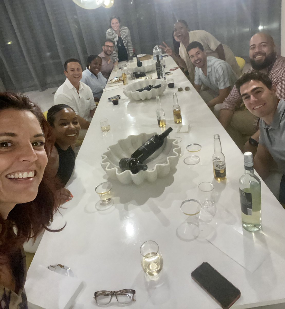 Shout out to <a href="/JeanineSuah/">Jeanine</a> @morgenstern8989 <a href="/brexHQ/">Brex</a> <a href="/AlanShtraks/">Alan Shtraks</a> for a lovely dinner of founders &amp; investors 🙏🏼💖 We need more of these!