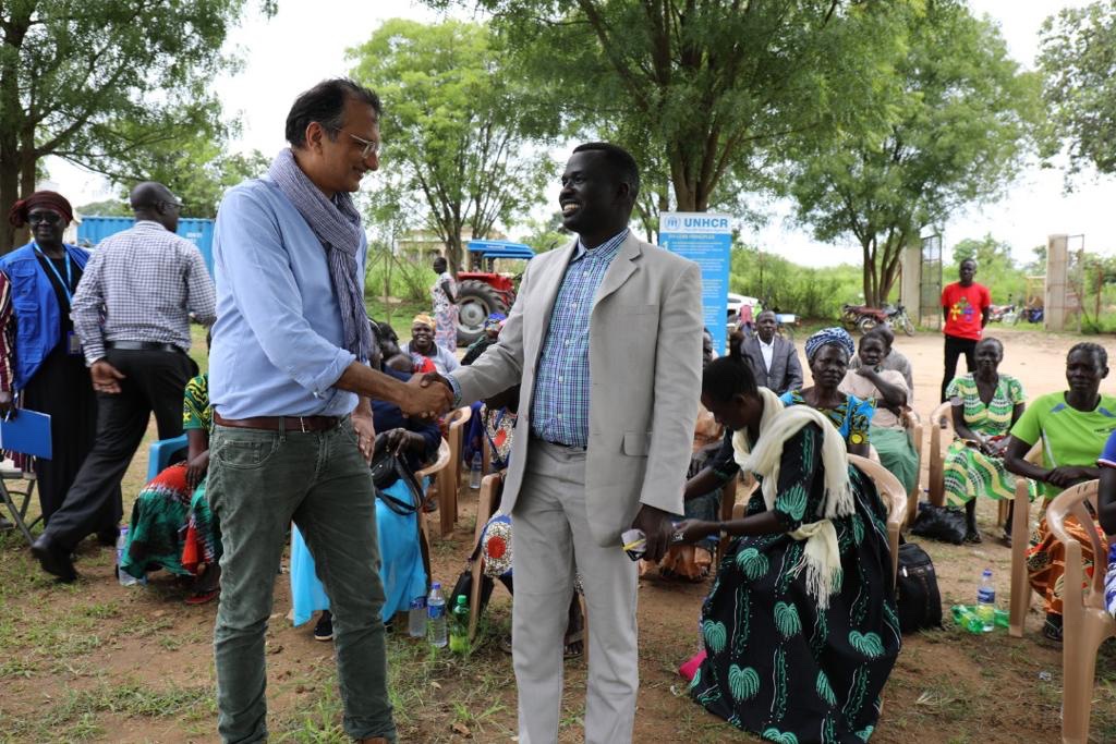 UNHCRSouthSudan's tweet photo. #UNHCR Representative in #SouthSudan @jhamal4 met with #Magwi County Commissioner this week in a ceremony marking the start of a new livelihoods project that aims to empower women with PSN households and strengthen community support.
#SSOT
#ItTakesAVillage https://t.co/s5Mj2fd6NV