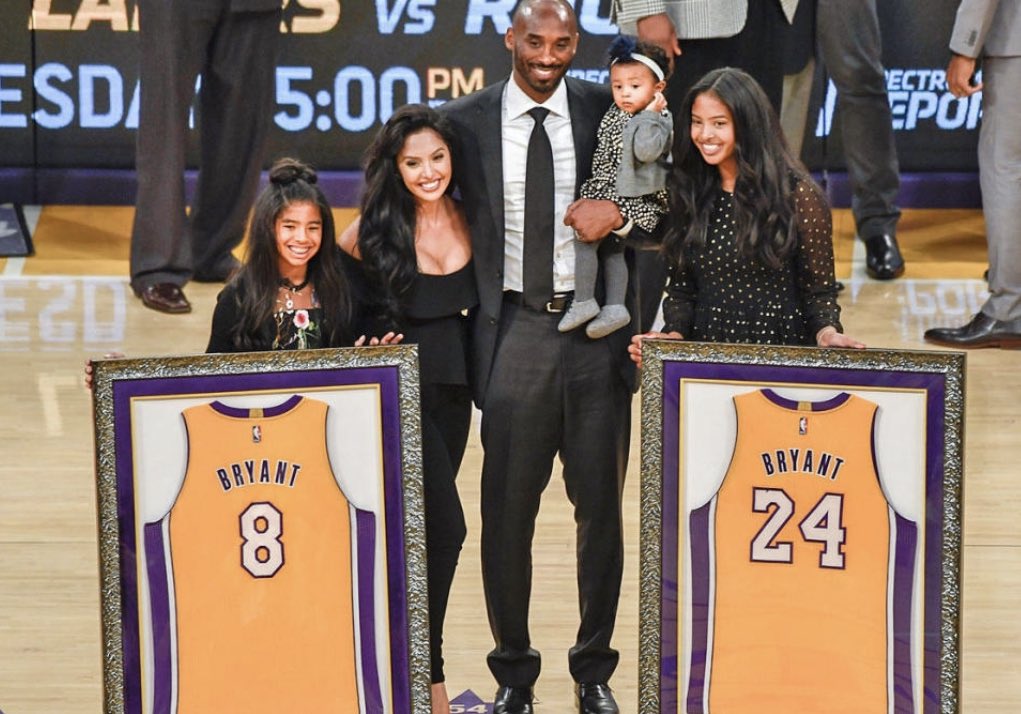 TheDunkCentral's tweet photo. Happy 8/24 Day 🐍 https://t.co/n7GnkAIMaN