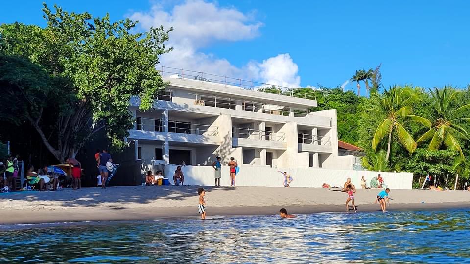bienglace's tweet photo. La plage du Lido à l’Anse Collat (Schœlcher) défigurée par le béton #Martinique (Photo Yann Gouyet) https://t.co/somBoZiU43