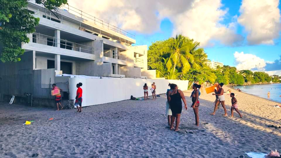 bienglace's tweet photo. La plage du Lido à l’Anse Collat (Schœlcher) défigurée par le béton #Martinique (Photo Yann Gouyet) https://t.co/somBoZiU43