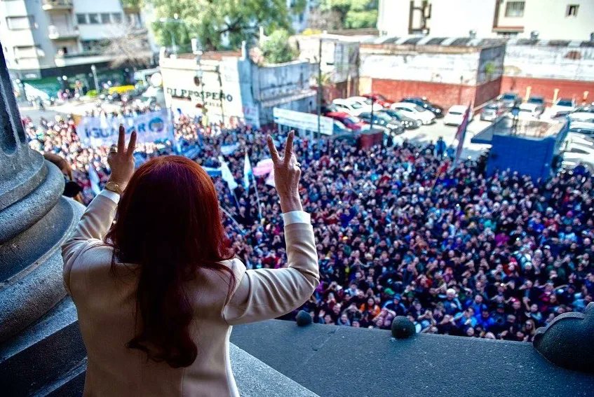 HPERONISTA's tweet photo. Si naciera 20 veces, 20 veces te volveríamos a elegir @cristinafkirchner 🇦🇷💙🇦🇷 

#TodxsConCristina #CristinaEsInocente 
#ElPuebloConCristina 
#ElPeronismoConCristina https://t.co/jpDVzXZUCd