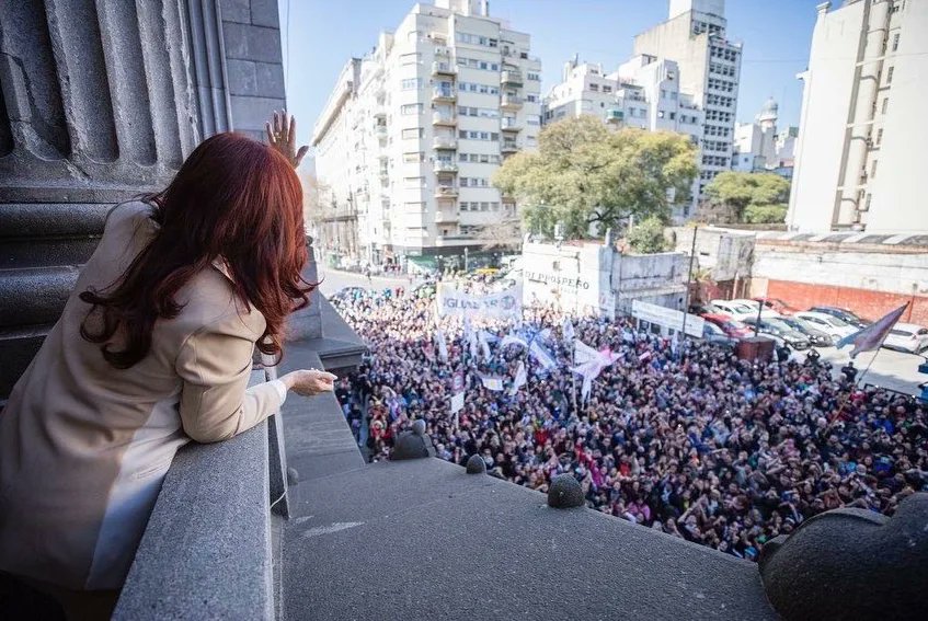 HPERONISTA's tweet photo. Si naciera 20 veces, 20 veces te volveríamos a elegir @cristinafkirchner 🇦🇷💙🇦🇷 

#TodxsConCristina #CristinaEsInocente 
#ElPuebloConCristina 
#ElPeronismoConCristina https://t.co/jpDVzXZUCd