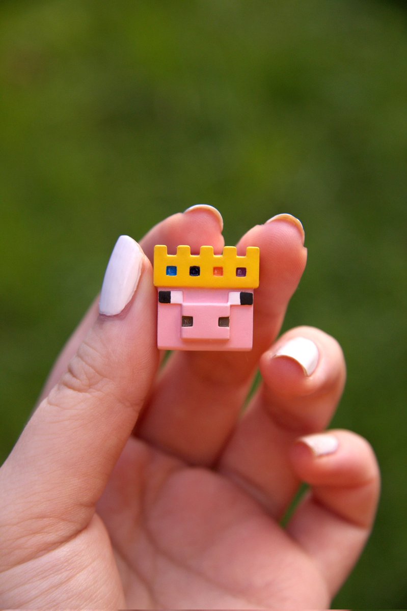 GGKeyZ's tweet photo. For all you Techno fans, I've created the perfect keycap to remember him by. 

Up on my Etsy store soon!
Technoblade never dies!! 👑🐷 

#technoblade #Minecraft #keycap #keeb #keyboard #technobladeneverdies https://t.co/g1yHNZcrkw
