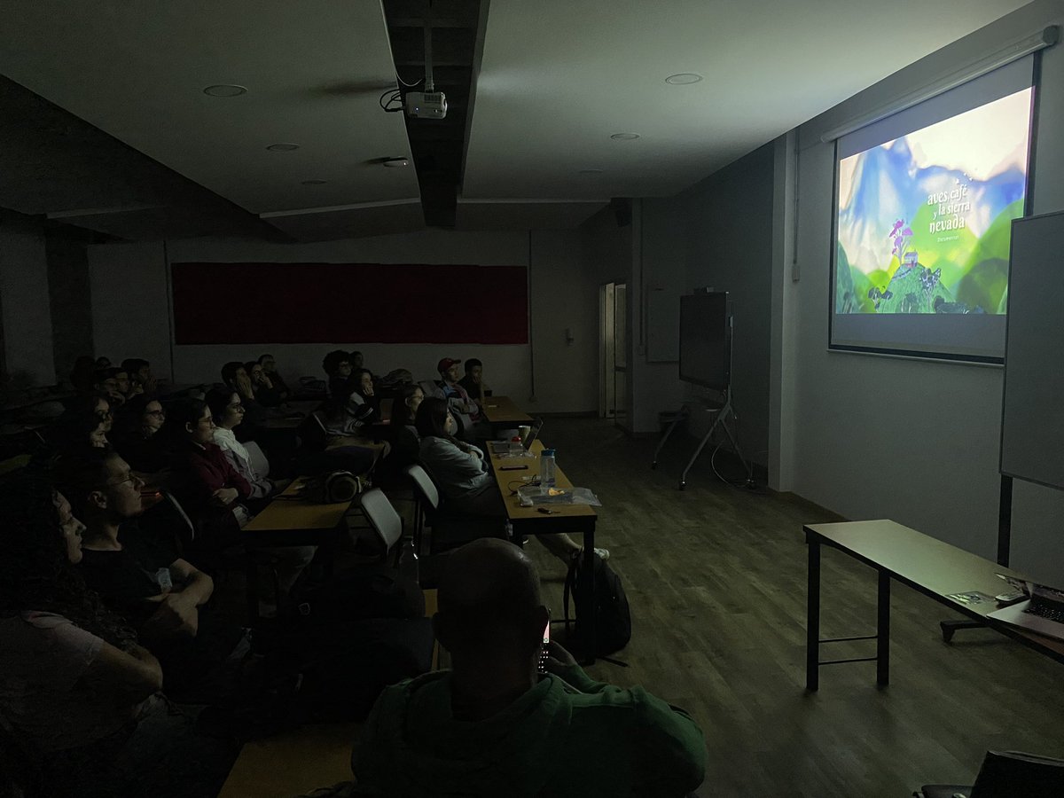 VencejoFilms's tweet photo. Hoy compartimos el #documental Aves, Café y la Sierra Nevada @selvaorgco con estudiantes del semillero de investigación en Ornitología y la Sociedad Caldense de Ornitología! #aves #ciencia #conservación #colombia https://t.co/RUGsnhYHOM